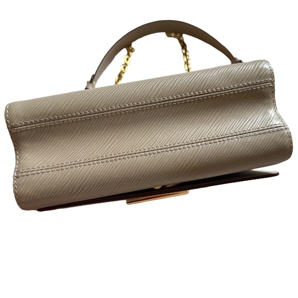 LOUIS VUITTON TAN “TWIST MM” EPI LEATHER CROSSBODY/SHOULDER BAG W/ GOLD HARDWARE - Picture 9 of 15